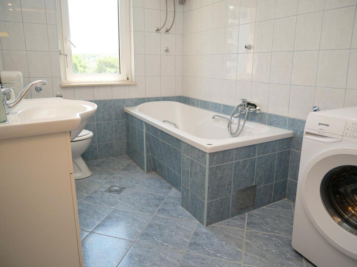 Vlade Apartment *