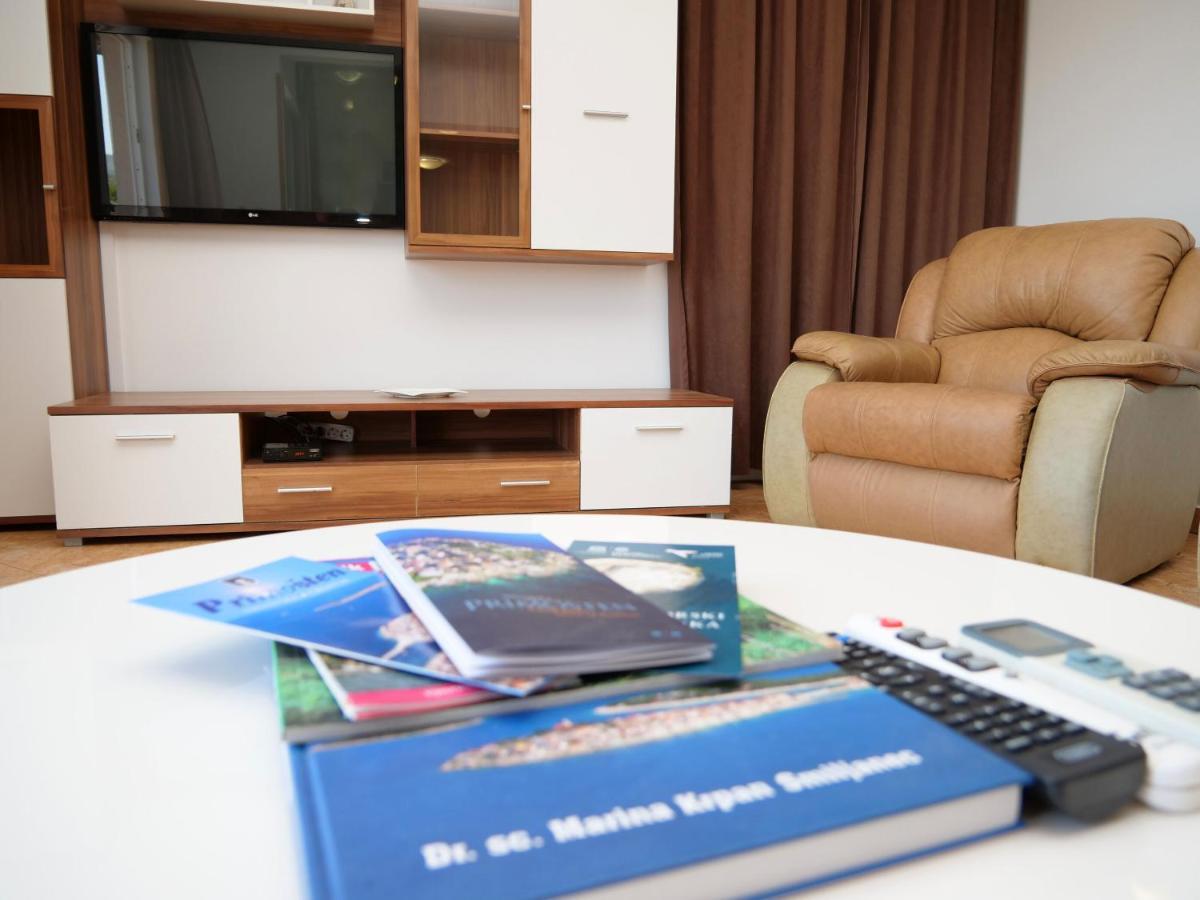Vlade Apartment